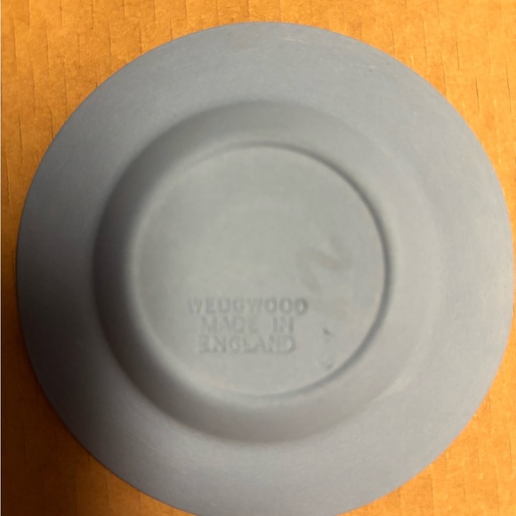 Wedgewood Classic Blue and Cream ashtray - Picture 4 of 4
